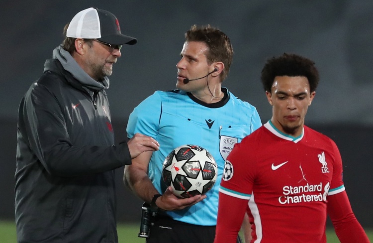 2-1！神换人：替补神兵助攻，罗马征服客场：5场4胜（2-1！妙手换人，替补献助攻，罗马客场凯旋：近5场4胜）