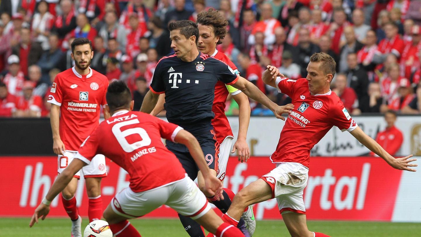 巅峰对决！海外情报：巴黎圣日尔曼1-3弗拉门戈（海外快讯：弗拉门戈3-1击败巴黎圣日尔曼，巅峰之战落幕）