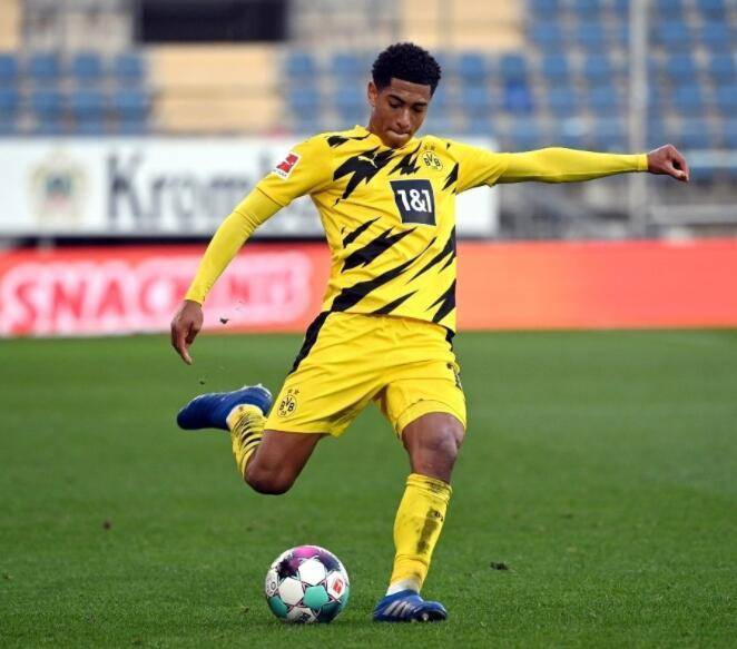 英超积分榜更新：曼城领先优势扩大,