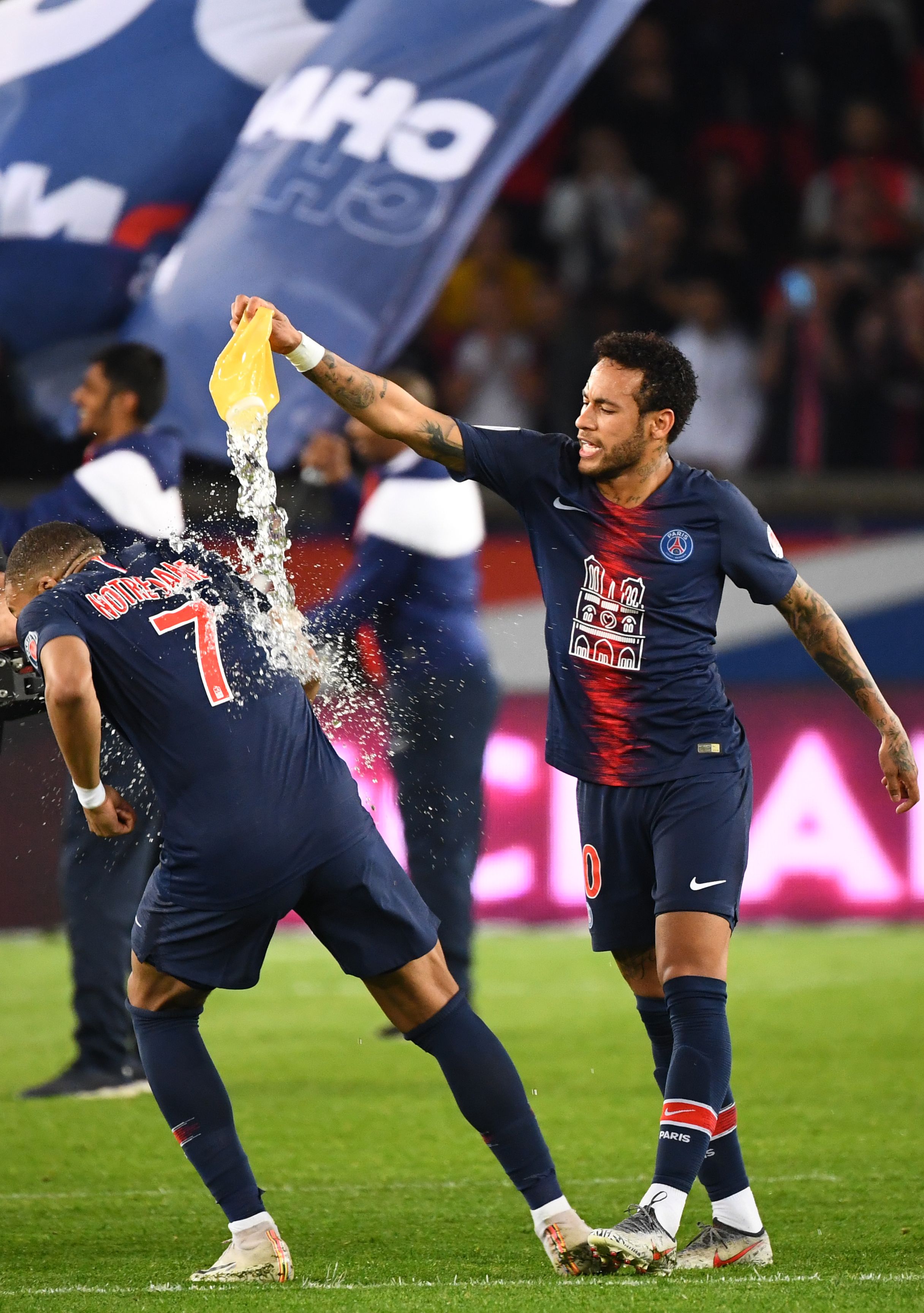 穆里尼奥迎来两场关键战，狂人依然骄傲，本赛季大有希望夺冠