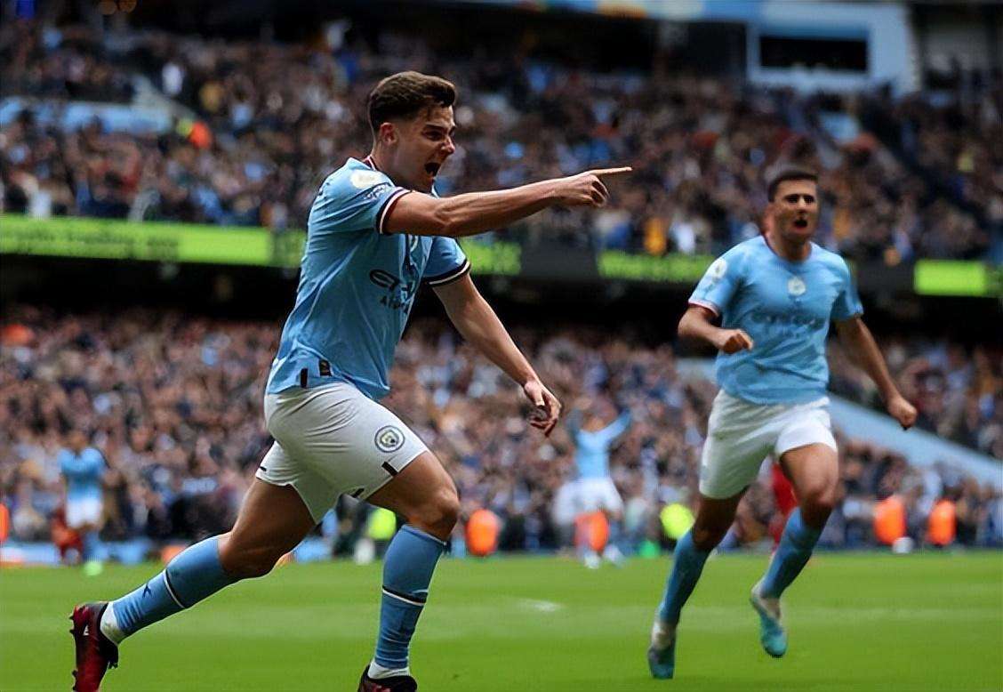 小法：阿隆索的难题是管理更衣室，每个人都认为自己应该首发（法布雷加斯：阿隆索最大挑战在更衣室管理——人人都觉得自己该首发）