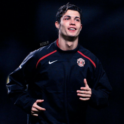 足球世界杯官方球票再次被抢空，黄牛疯狂加价（足球世界杯官方门票再度售罄，黄牛加价飙升）