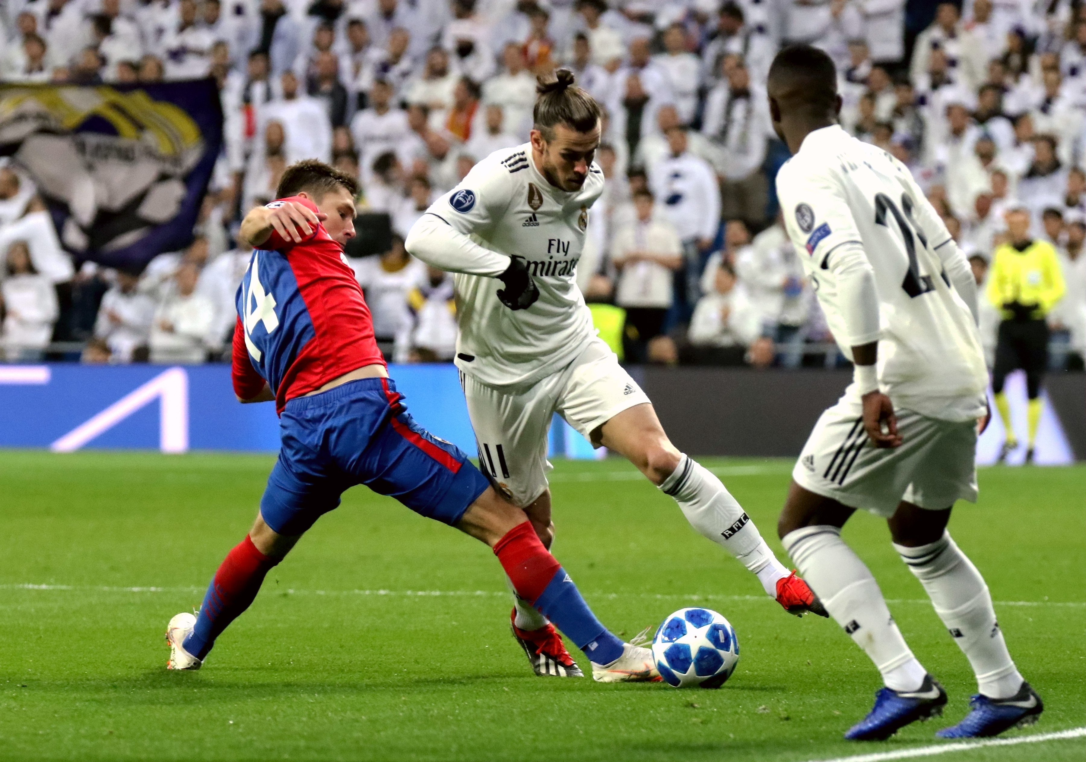 官方：熊本前锋神代庆人加盟法兰克福，将在1月1日正式入队（法兰克福官宣签下熊本前锋神代庆人，1月1日正式入队）