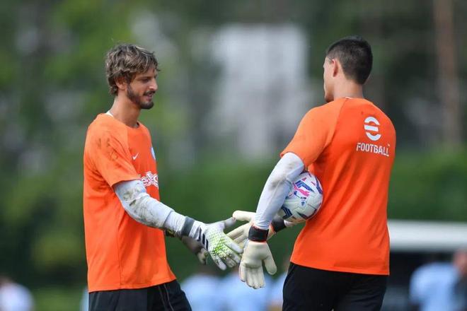 邮报：等纽卡敲定谢什科之后，利物浦才会重新报价伊萨克