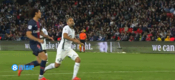 肚子略大，球迷质疑姆伯莫身体状态，随后阿莫林给予后者支持