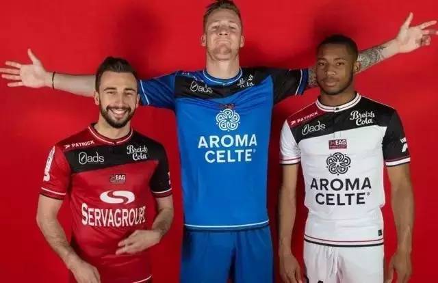 塞维利亚主帅：我问裁判为什么给我黄牌，他马上给了我第二张（塞维利亚主帅：刚问黄牌原因，裁判随即再出一张）